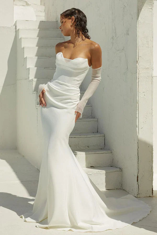Sexy V-neck long sleeved elegant palace tail wedding dress