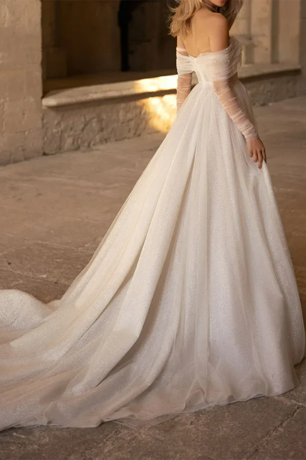 A Line Sweetheart Long sleeved Countryside Style Wedding Dress Paired with Palace Train