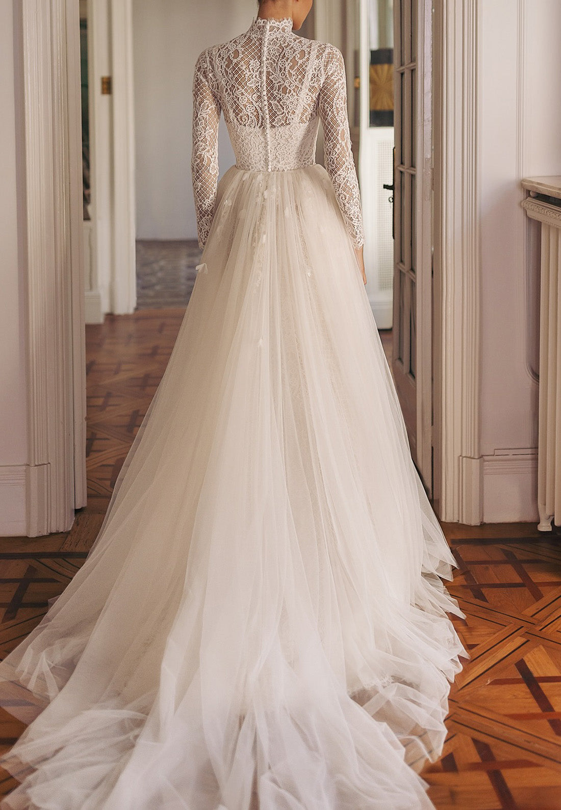 High Neck Long Sleeves Lace Appliques Tulle Ball Gown Wedding Dress