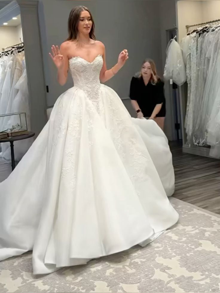 Elegant A-Line Lace Sweetheart Wedding Dress Floral Applique Bridal Gown