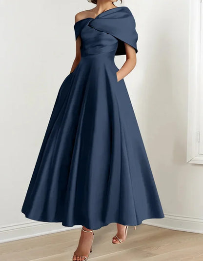 Off-shoulder Solid Color Large Pocket Design Midi Dress