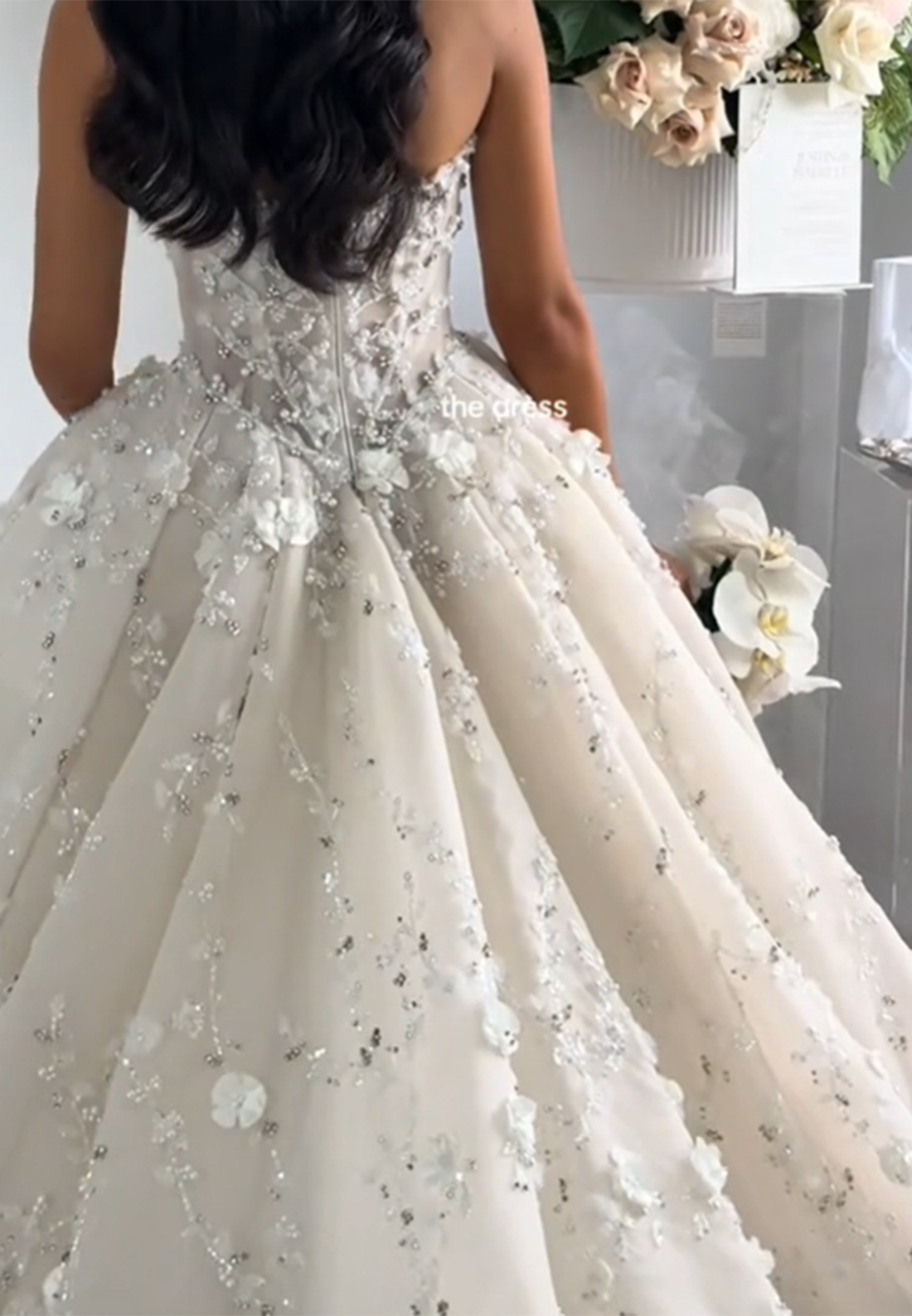 Sweetheart Sleeveless Beaded Embroidery Ball Gown Wedding Dress