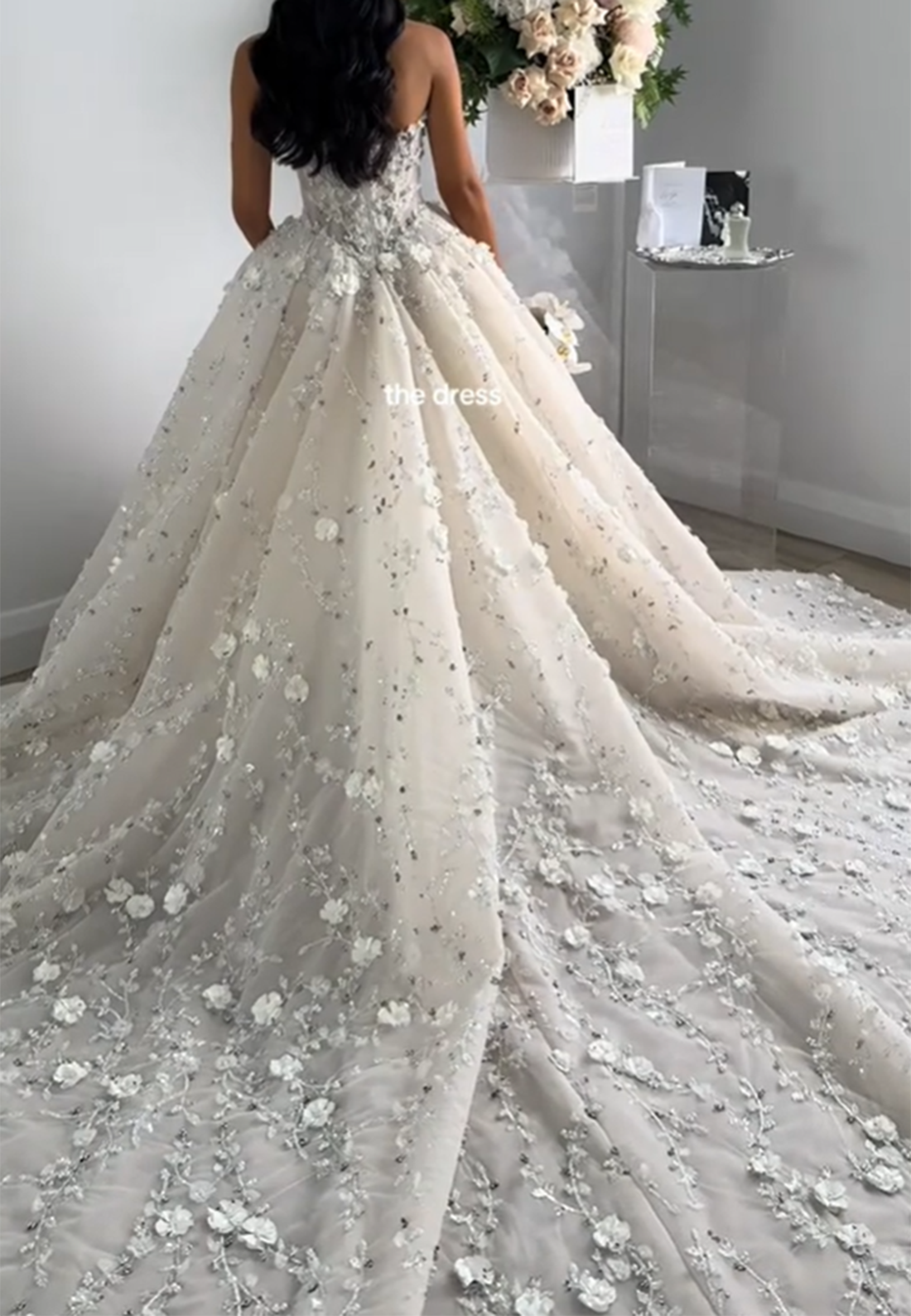 Sweetheart Sleeveless Beaded Embroidery Ball Gown Wedding Dress