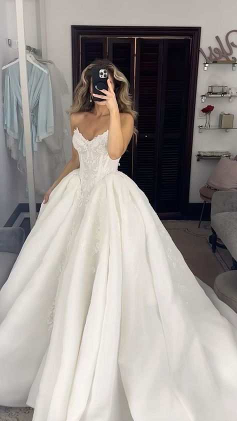 Elegant Applique Sweetheart Wedding Dress A-Line Strapless Bridal Gown