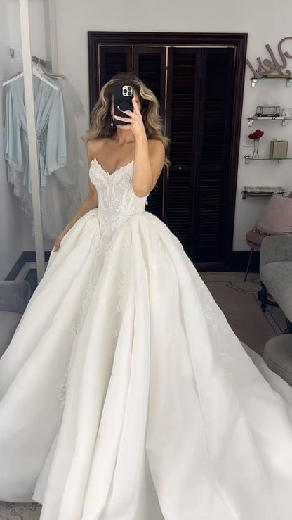 Elegant Applique Sweetheart Wedding Dress A-Line Strapless Bridal Gown