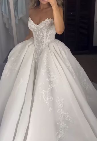 Elegant Applique Sweetheart Wedding Dress A-Line Strapless Bridal Gown
