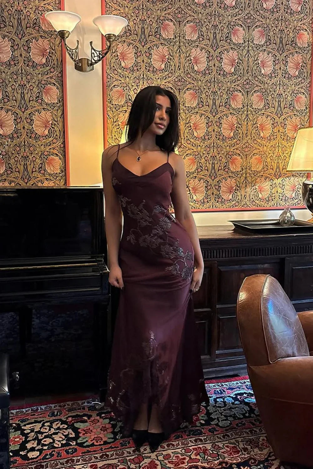 Chic V-Neck Spaghetti Straps Appliques Prom Party Dress