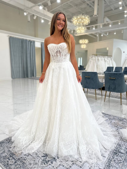 A Line Sweetheart Tulle Lace Appliqued Beach Wedding Dresses for Bride