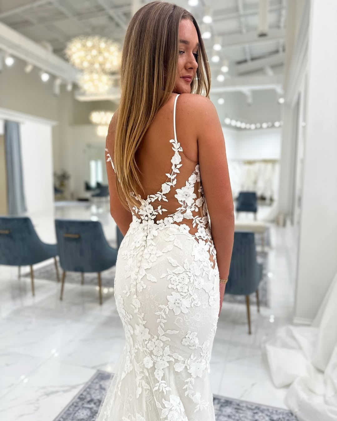 Mermaid V Neck Tulle Lace Appliqued Backless Wedding Dresses for Bride