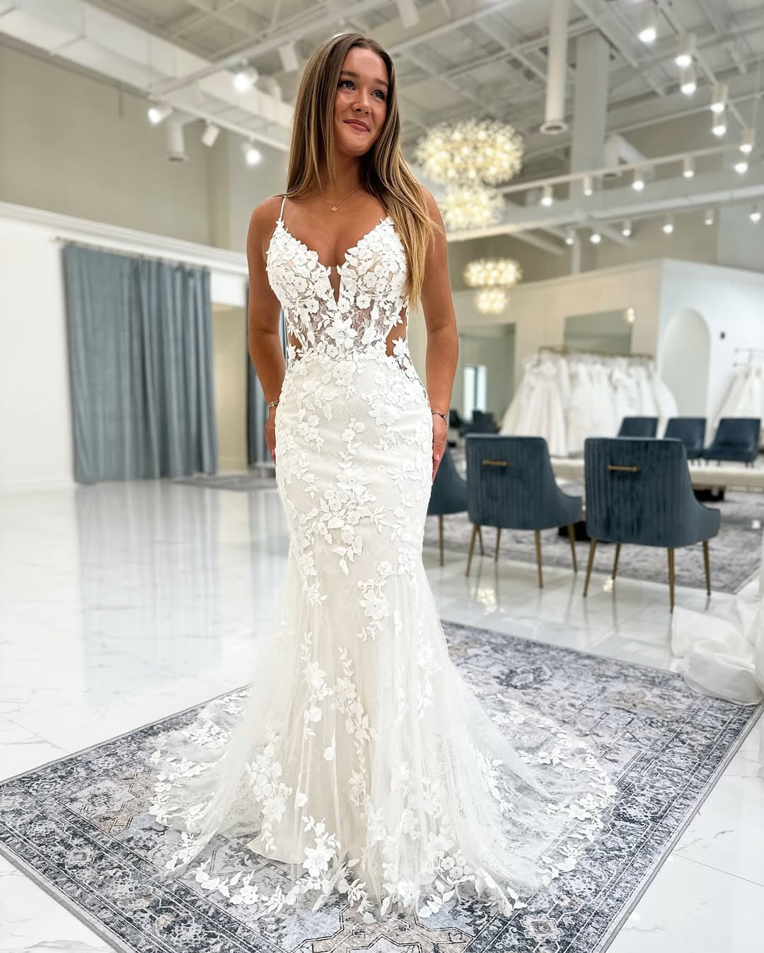 Mermaid V Neck Tulle Lace Appliqued Backless Wedding Dresses for Bride