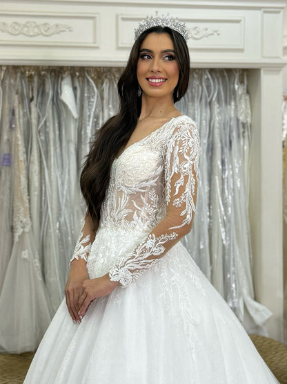 Long Sleeves A Line V Neck Lace Appliqued Beach Wedding Dresses for Bride