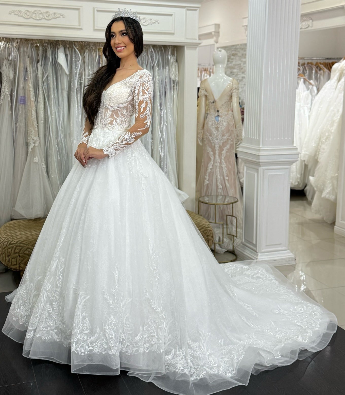 Long Sleeves A Line V Neck Lace Appliqued Beach Wedding Dresses for Bride