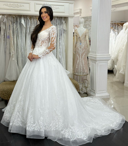 Long Sleeves A Line V Neck Lace Appliqued Beach Wedding Dresses for Bride