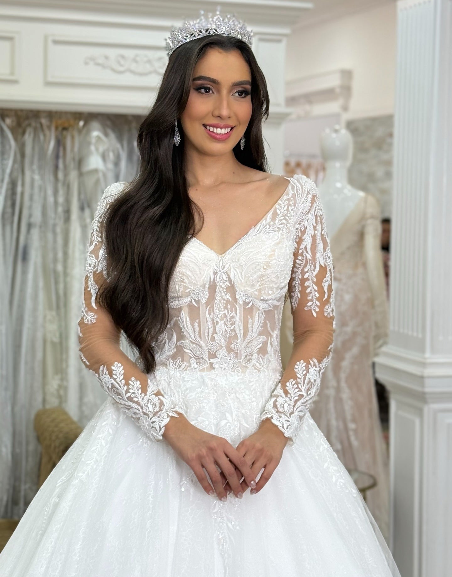 Long Sleeves A Line V Neck Lace Appliqued Beach Wedding Dresses for Bride