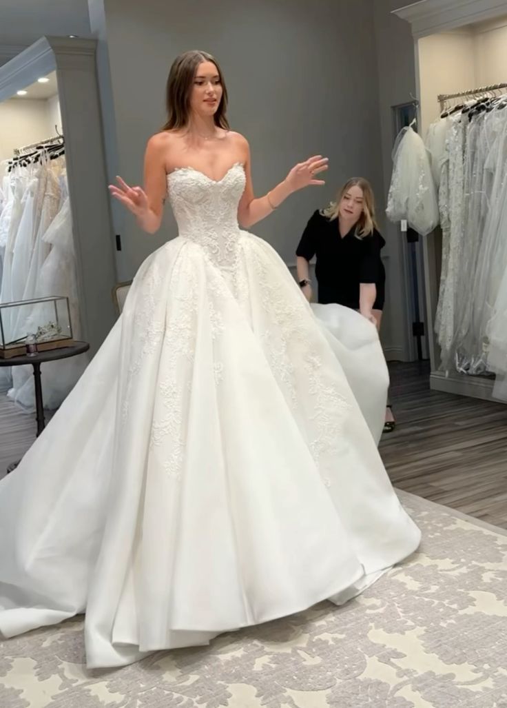 Elegant A-Line Lace Sweetheart Wedding Dress Floral Applique Bridal Gown