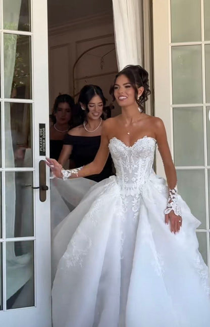 Elegant Lace Applique Sweetheart Wedding Dress A-Line Strapless Bridal Gown