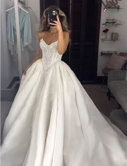 Elegant Applique Sweetheart Wedding Dress A-Line Strapless Bridal Gown