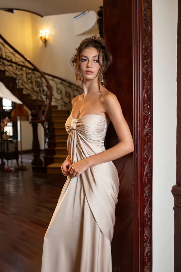 Elegant Strapless Ruched Floor-Length Backless Dress