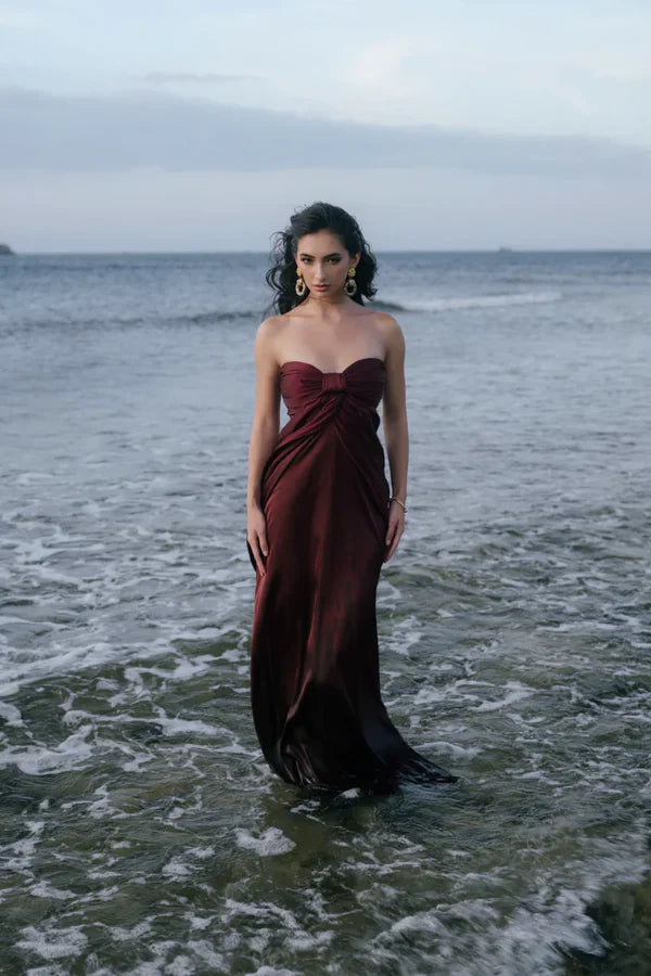 Elegant Strapless Ruched Floor-Length Backless Dress