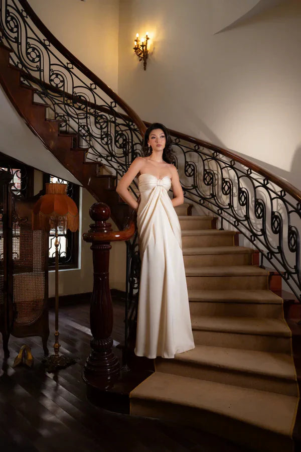 Elegant Strapless Ruched Floor-Length Backless Dress