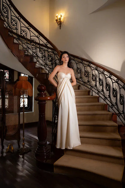 Elegant Strapless Ruched Floor-Length Backless Dress