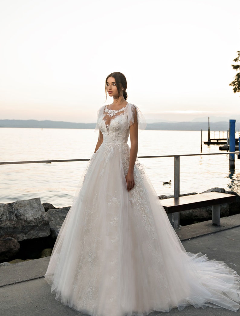 Backless Lace Romantic bridal gown Embroidered Wedding Dress