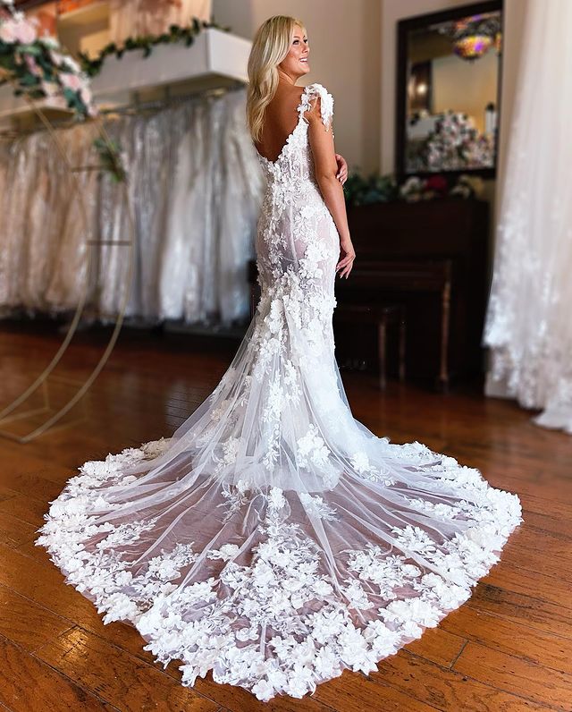 Gorgeous Mermaid V Neck Cap Sleeves Lace Slit Wedding Dresses with 3D Appliques