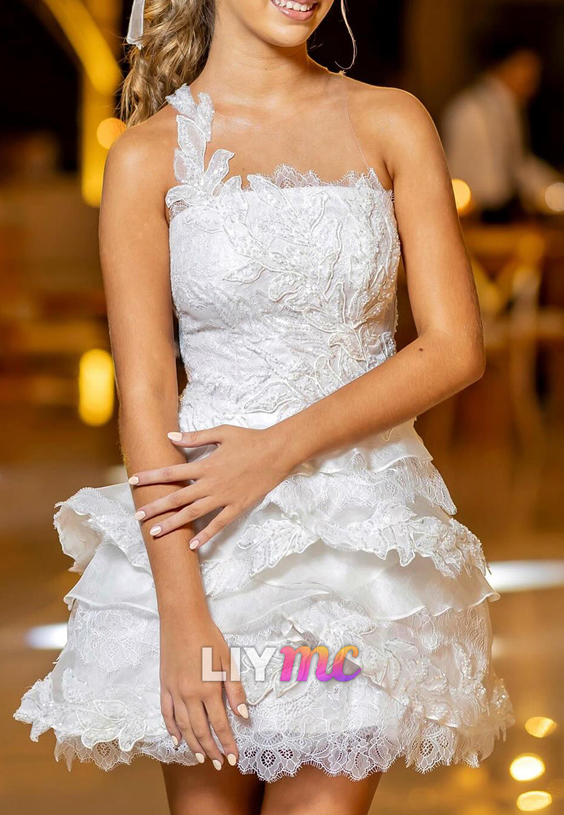 Asymmetrical Sleeveless Tiered Appliques Short Wedding Dress