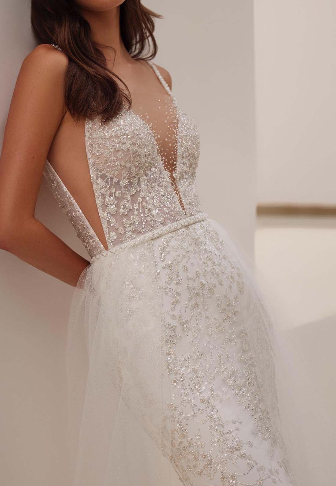 V-Neck Spaghetti Straps Appliques Sparkly Mermaid Beach Wedding Dress