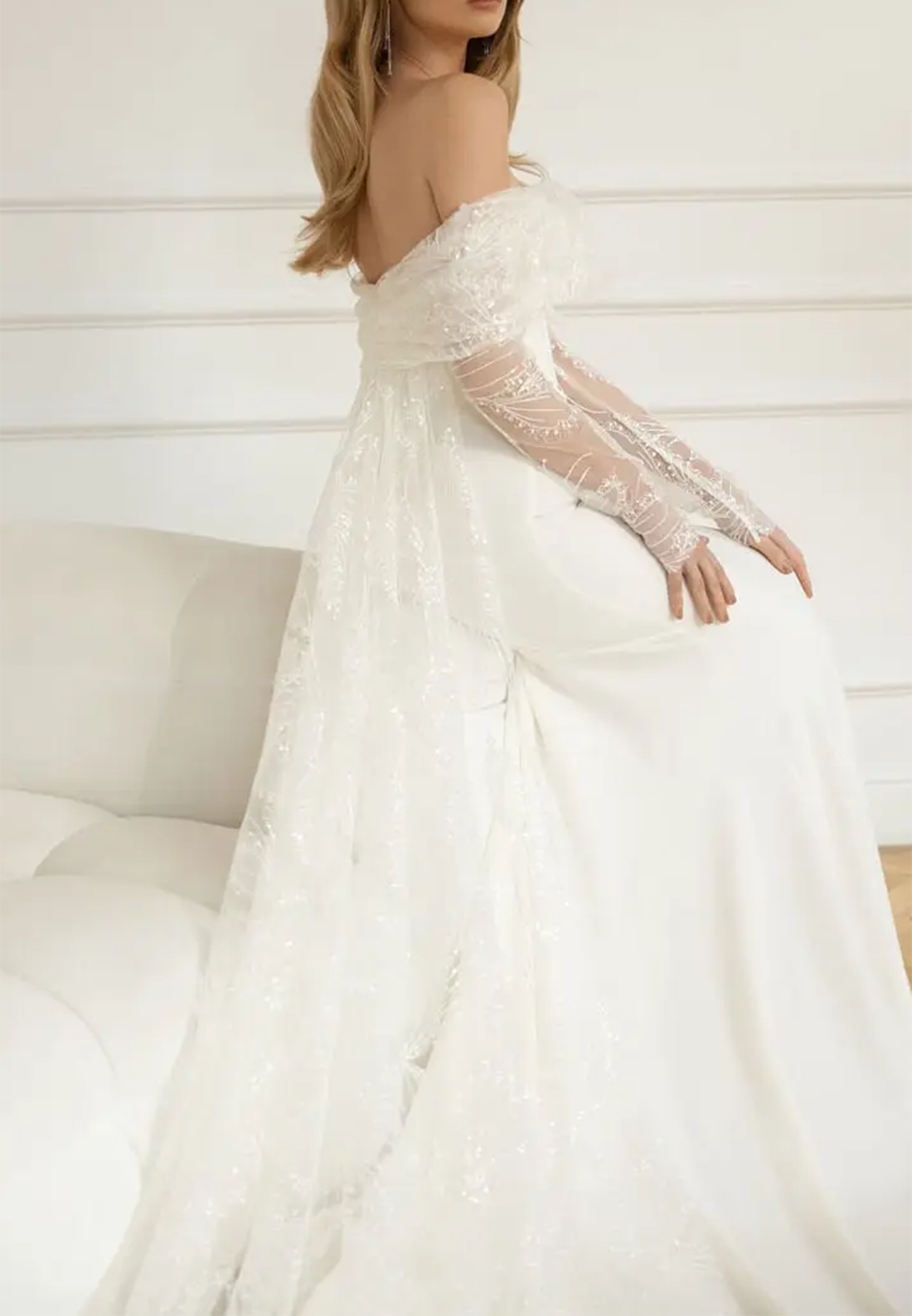 V-Neck Strapless Lace Appliques Sleek Mermaid Wedding Dress