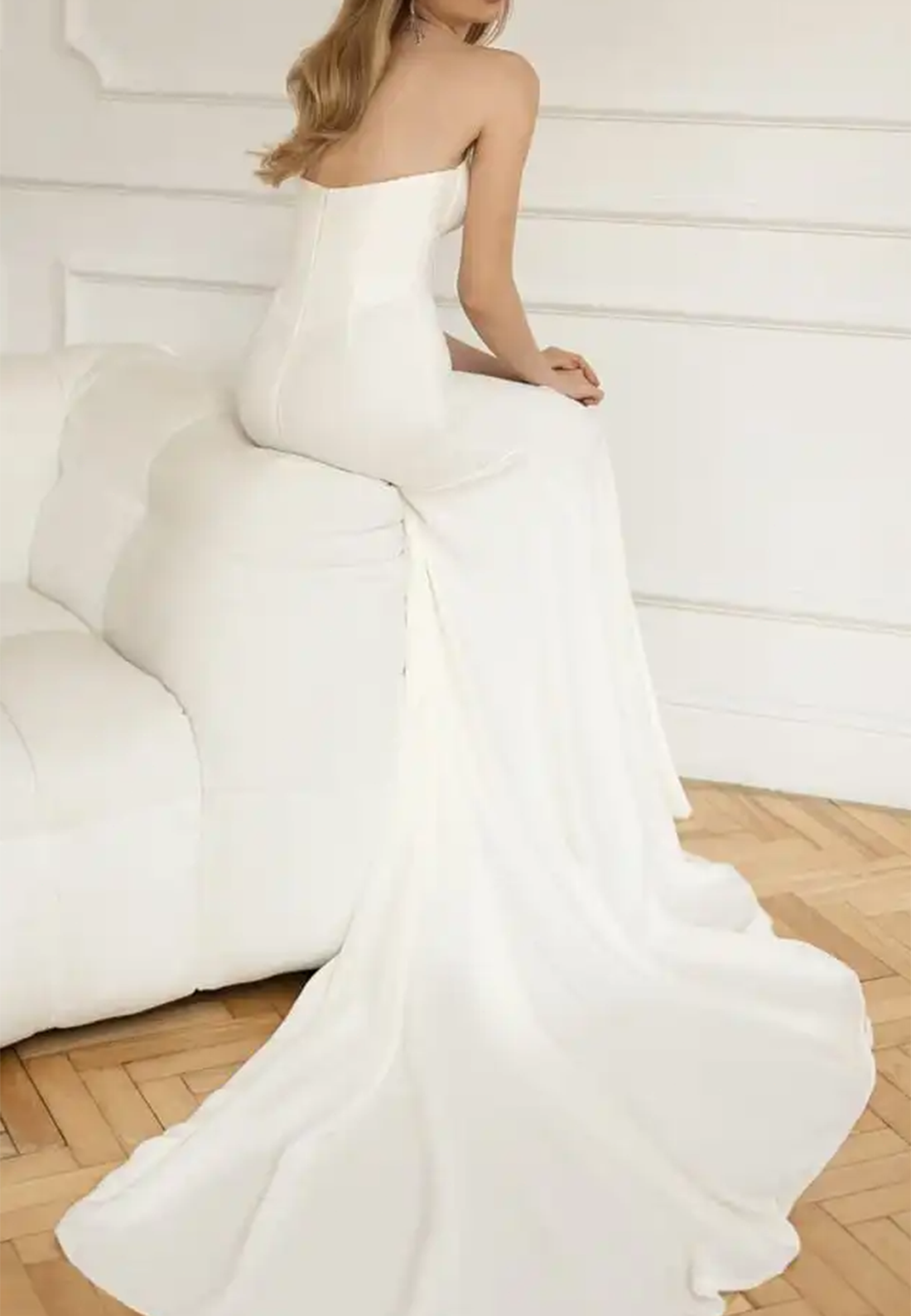 V-Neck Strapless Lace Appliques Sleek Mermaid Wedding Dress