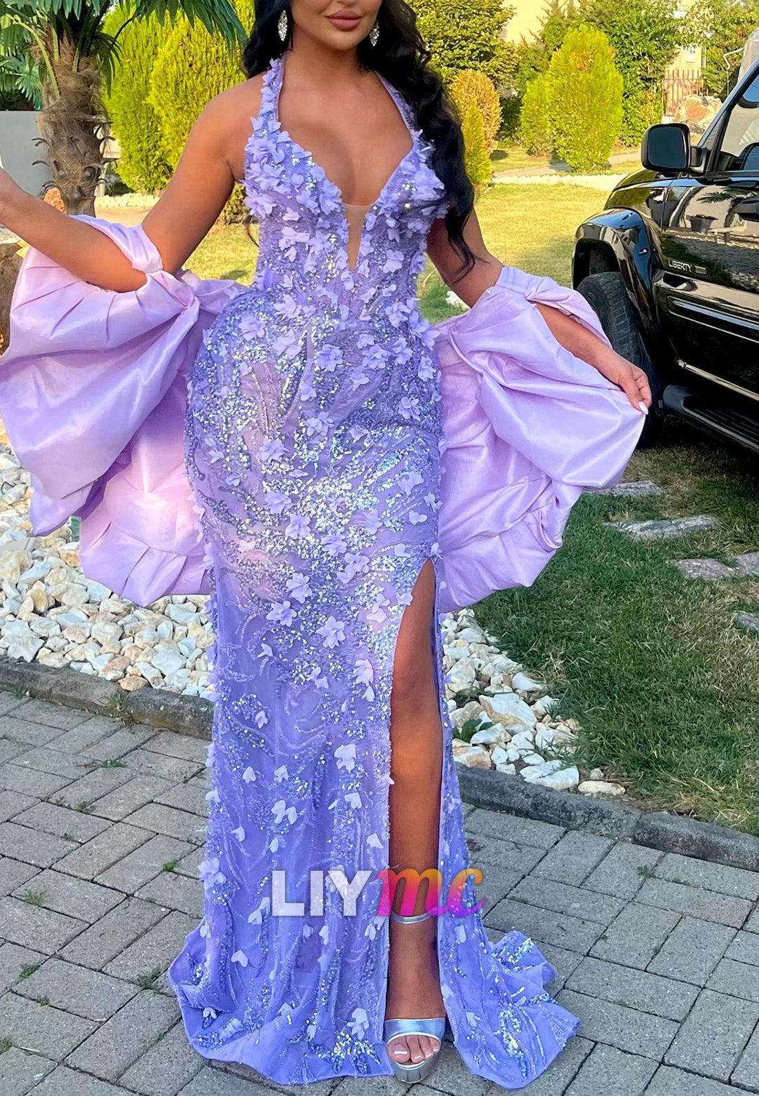 Halter V-Neck Beaded Embroidery Floral Appliques Sheath Prom Dress