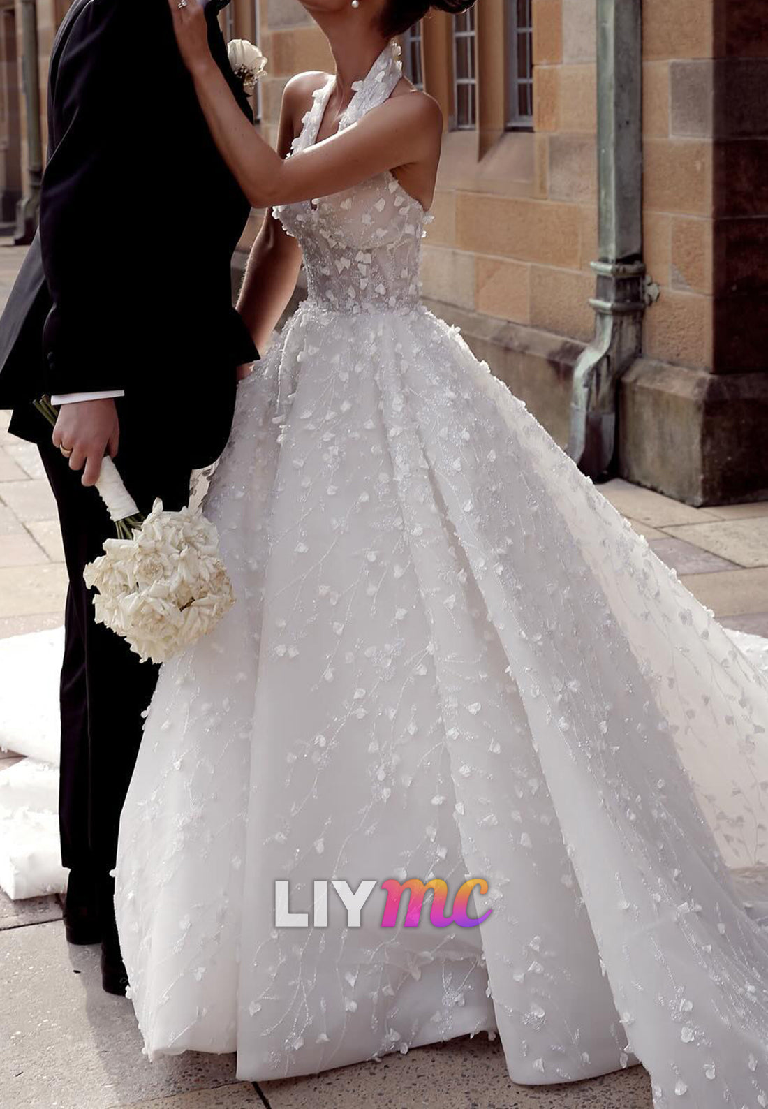 Halter V-Neck Floral Appliques A-Line Wedding Dress