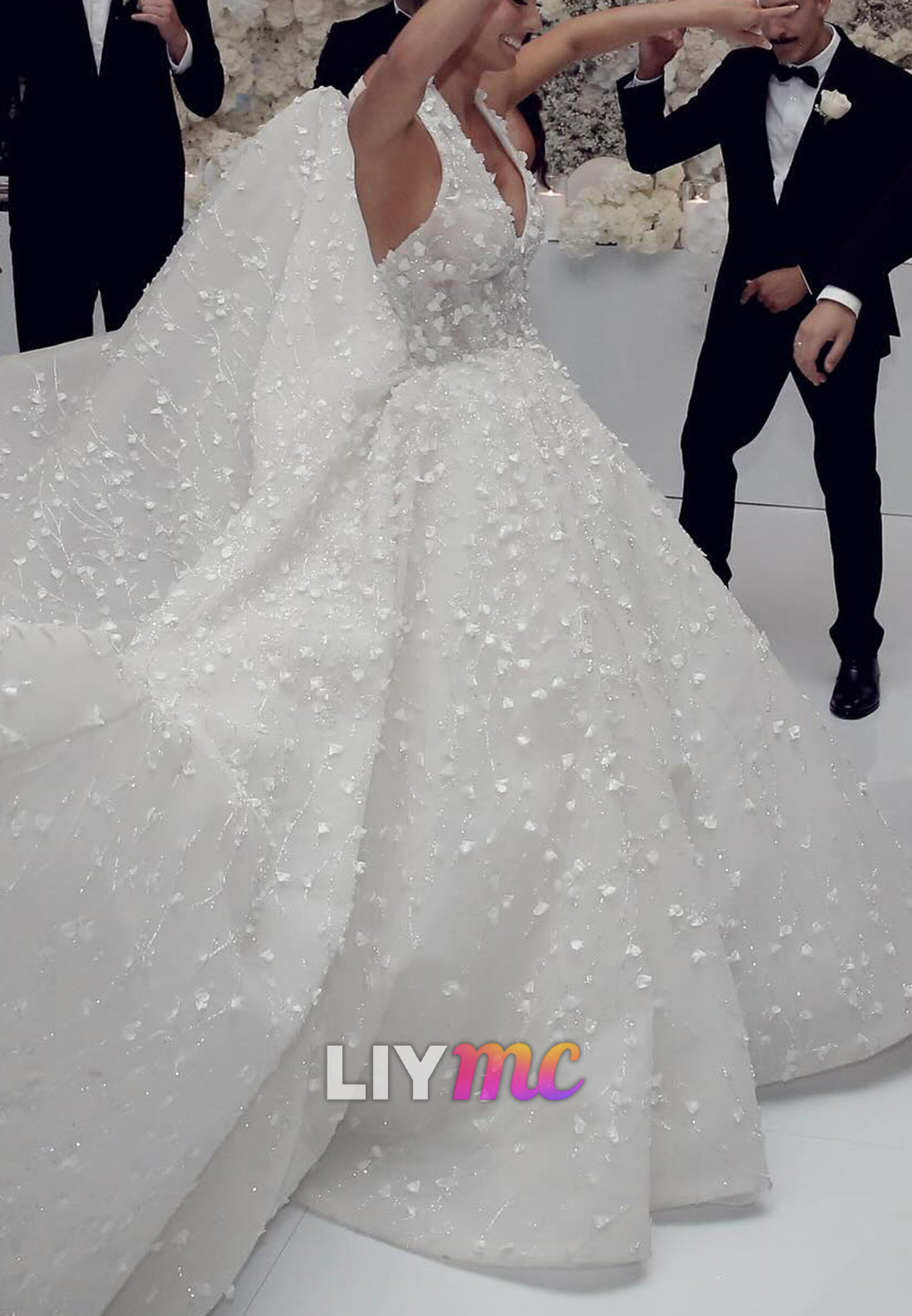 Halter V-Neck Floral Appliques A-Line Wedding Dress