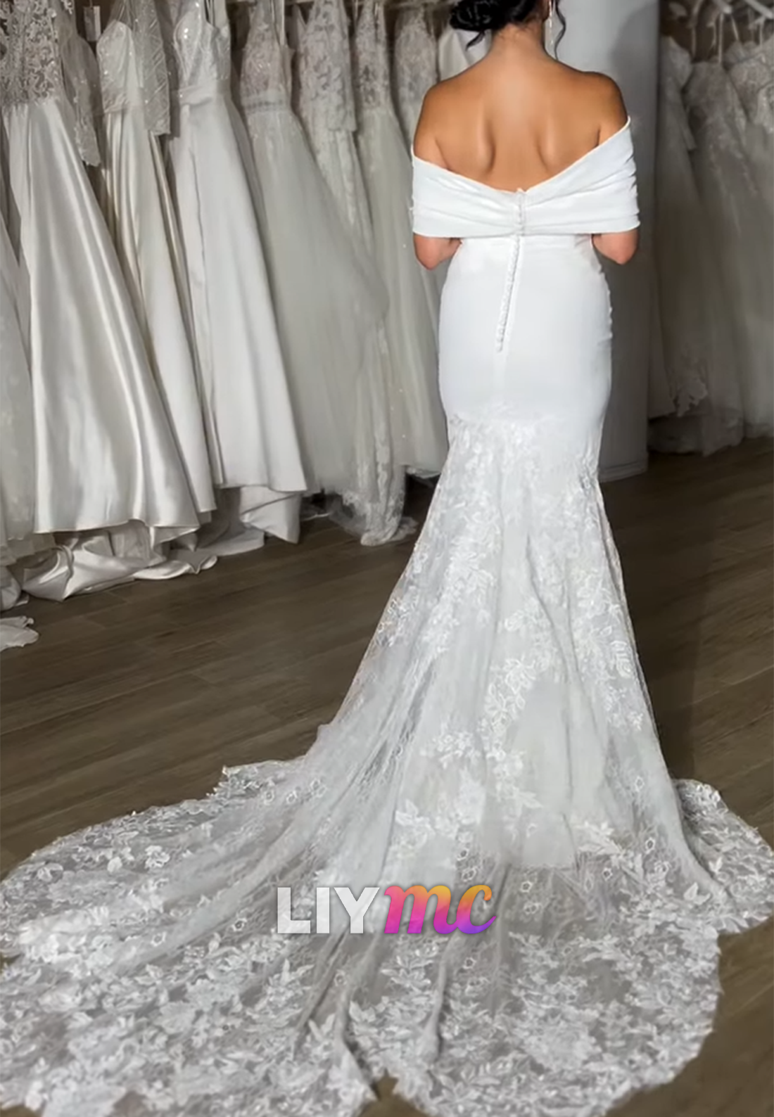 Off-Shoulder Appliques Fitted Mermaid Wedding Dress