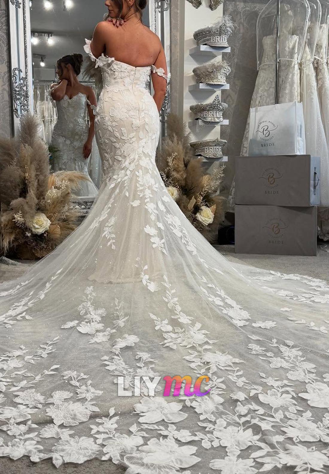Off-Shoulder Floral Appliques Mermaid Wedding Dress