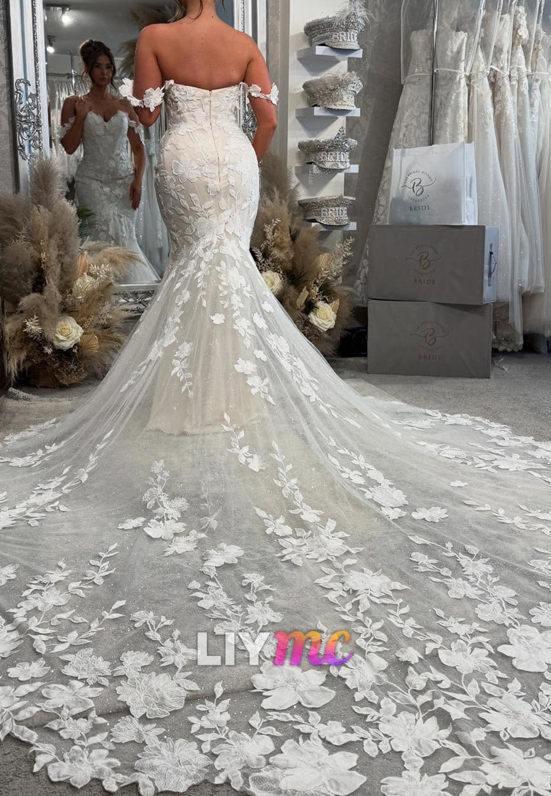 Off-Shoulder Floral Appliques Mermaid Wedding Dress