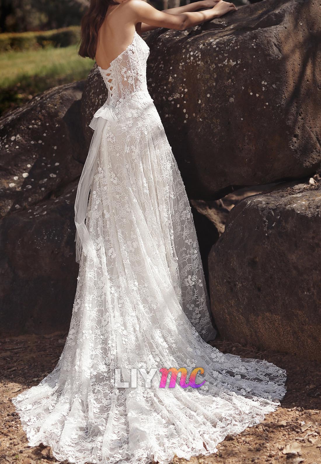 Off-Shoulder Lace Appliques A-Line Wedding Dress