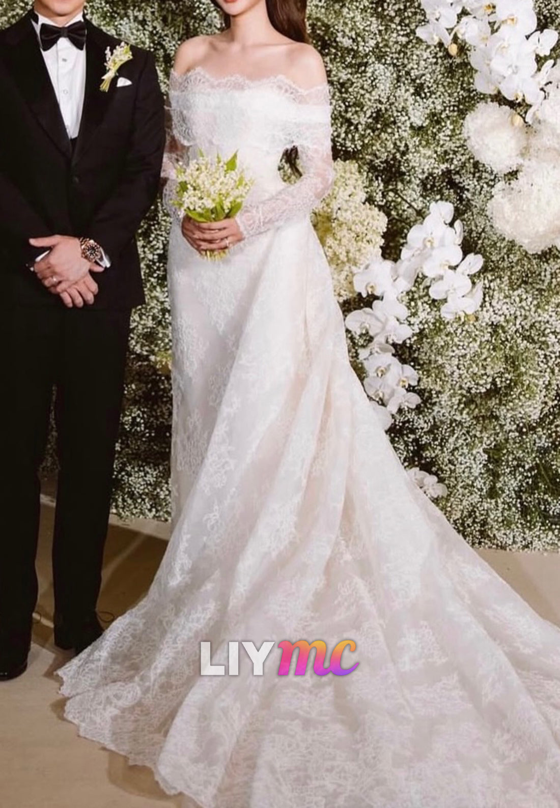 Off-Shoulder Long Sleeves Lace Appliques Mermaid Wedding Dress