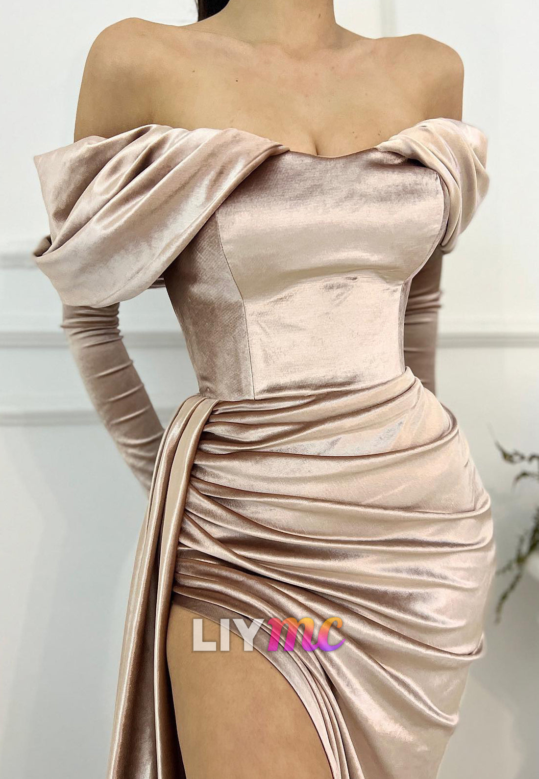 Off-Shoulder Long Sleeves Rucched Sheath Evening Dress