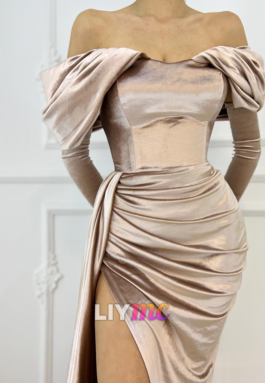 Off-Shoulder Long Sleeves Rucched Sheath Evening Dress