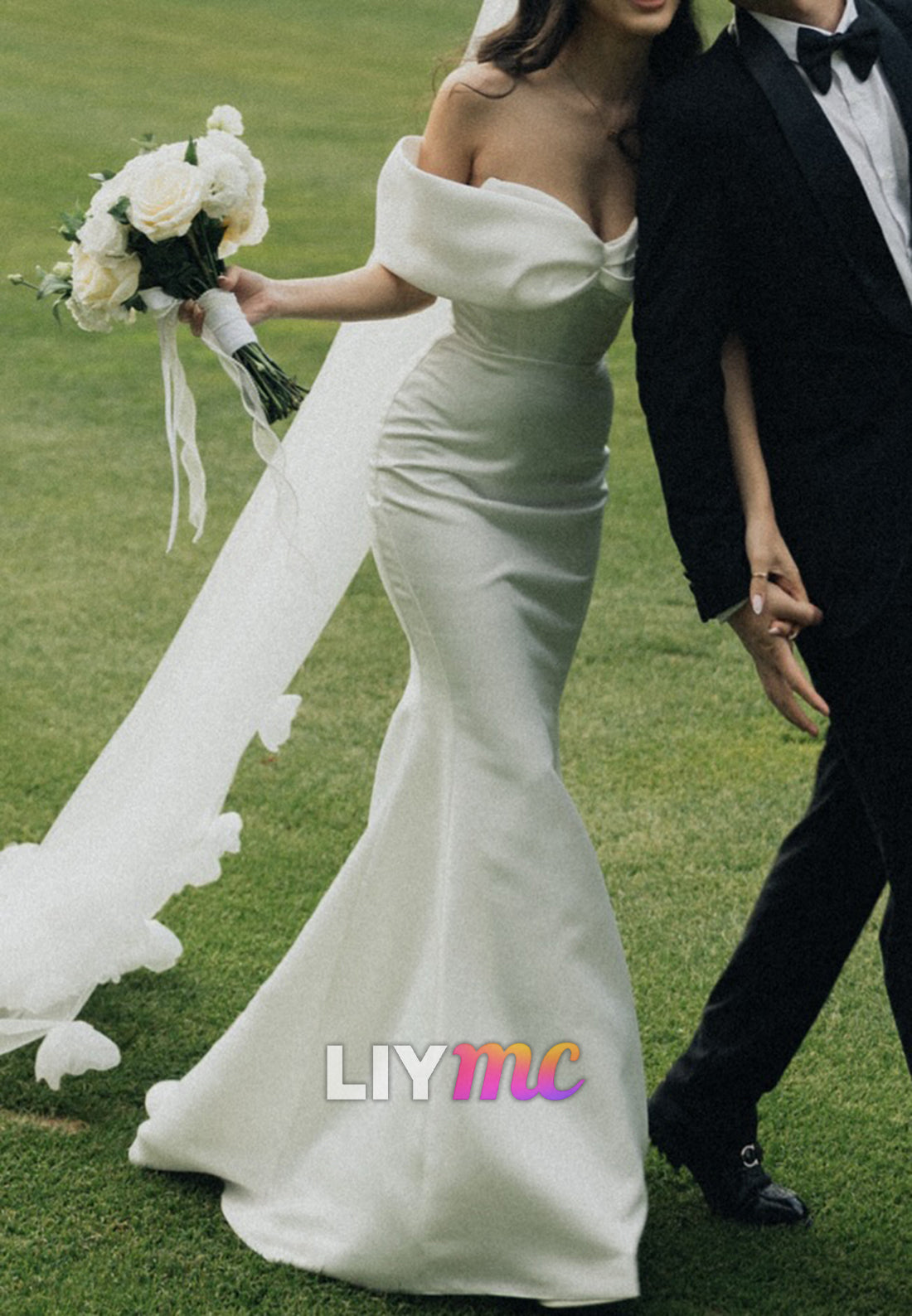 Off-Shoulder Sleeveless Fitted Mermaid Wedding Dress