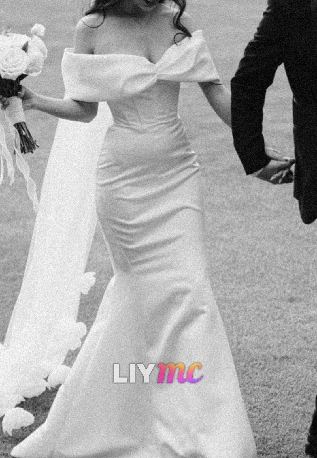 Off-Shoulder Sleeveless Fitted Mermaid Wedding Dress