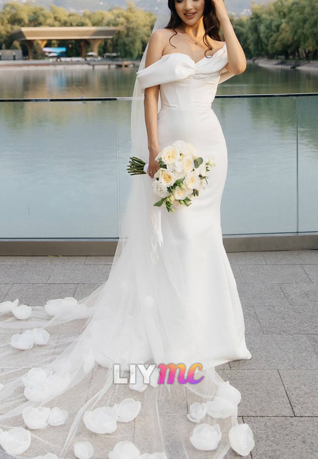 Off-Shoulder Sleeveless Fitted Mermaid Wedding Dress