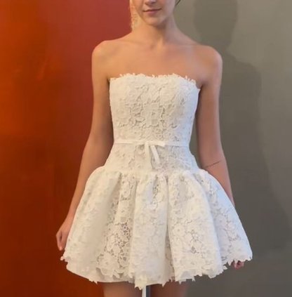 Elegant lace wedding dress for women, pleated white dress