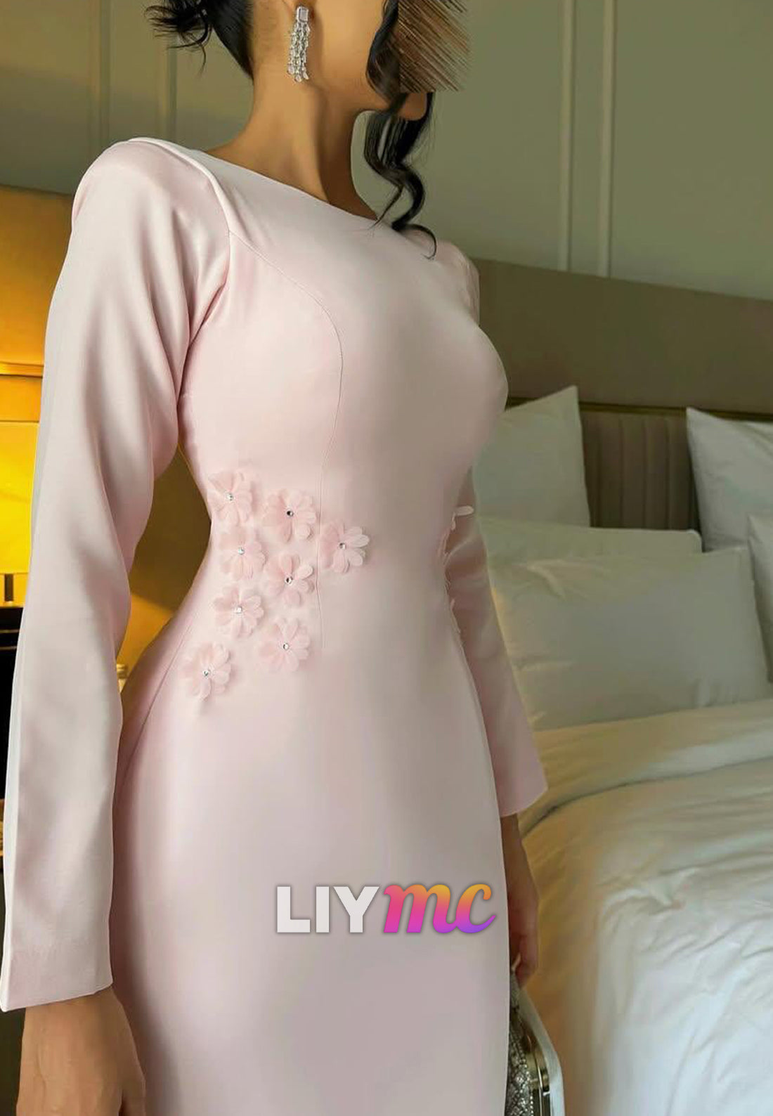 Scoop Long Sleeves Floral Appliques Sleek Sheath Formal Dress