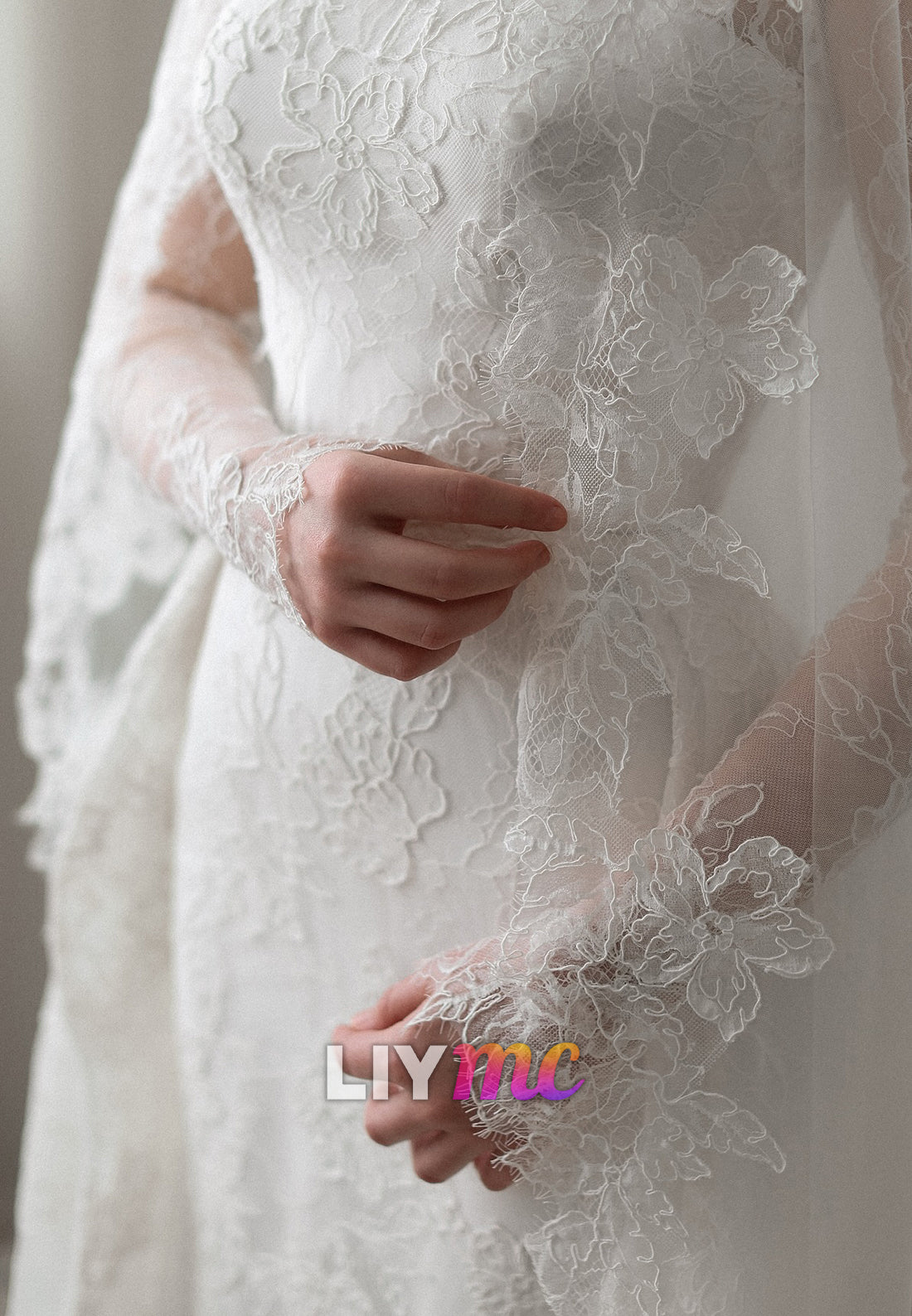 Square Long Sleeves Lace Appliques Sheath Wedding Dress