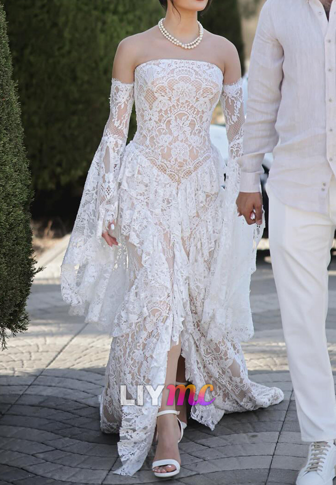Straight Across Long Sleeves Tiered Appliques A-Line Wedding Dress
