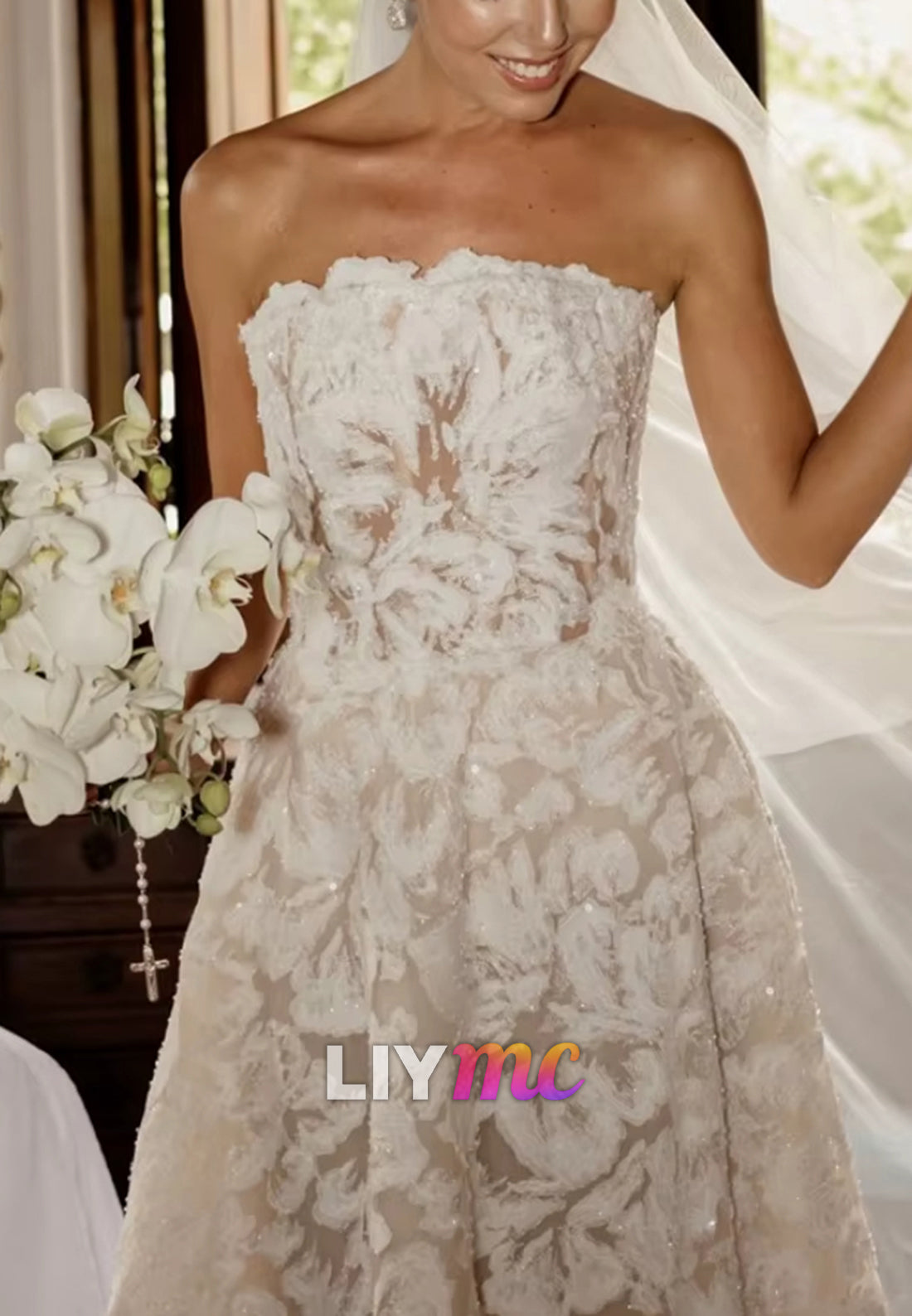 Straight Across Sleeveless Lace Appliques A-Line Wedding Dress