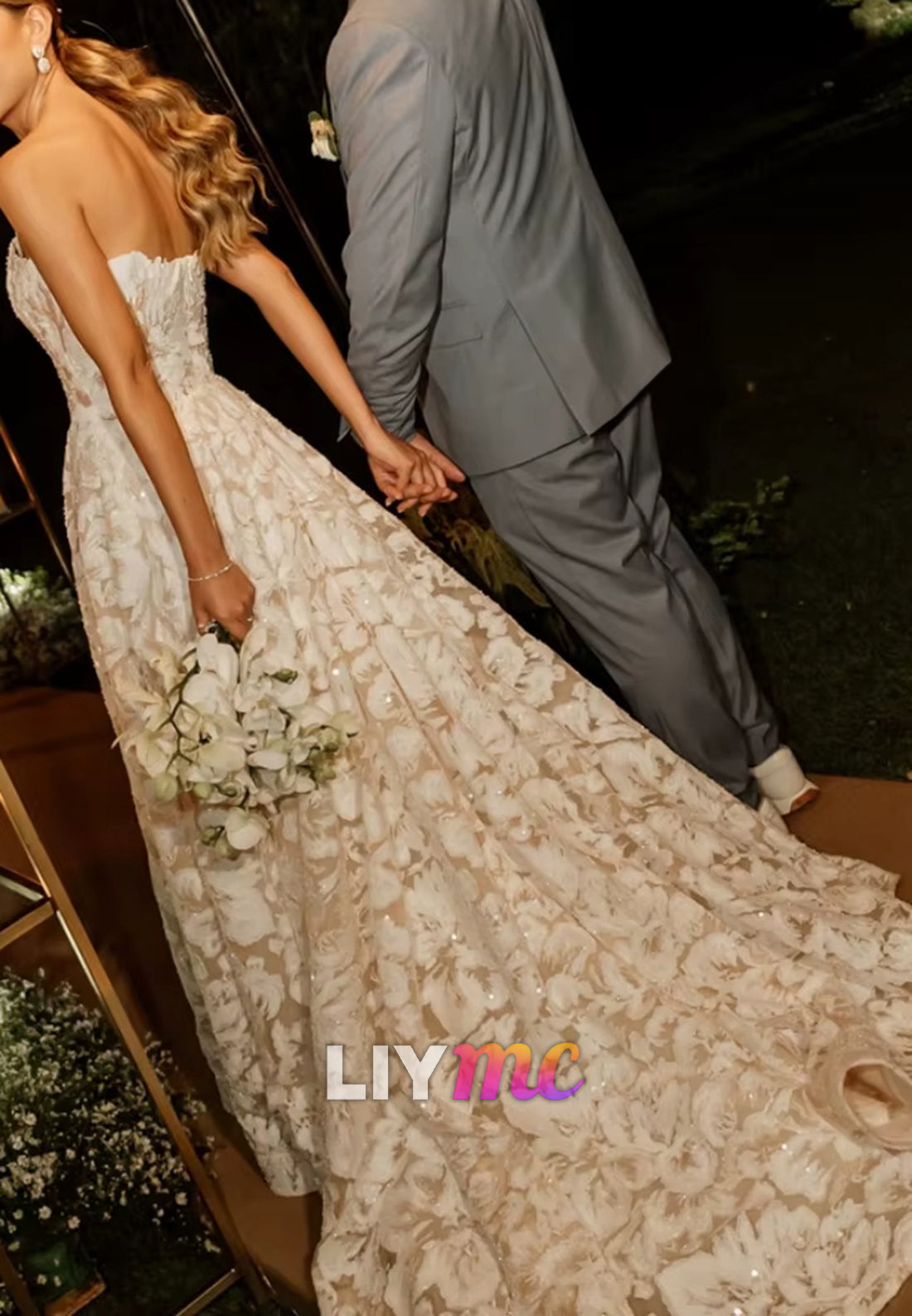 Straight Across Sleeveless Lace Appliques A-Line Wedding Dress